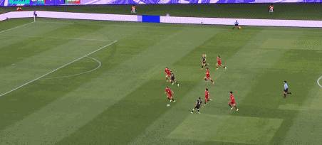 科尔进球，澳大利亚女足反超中国队，目前2-1，动图看看这个进球。

1、科尔果然