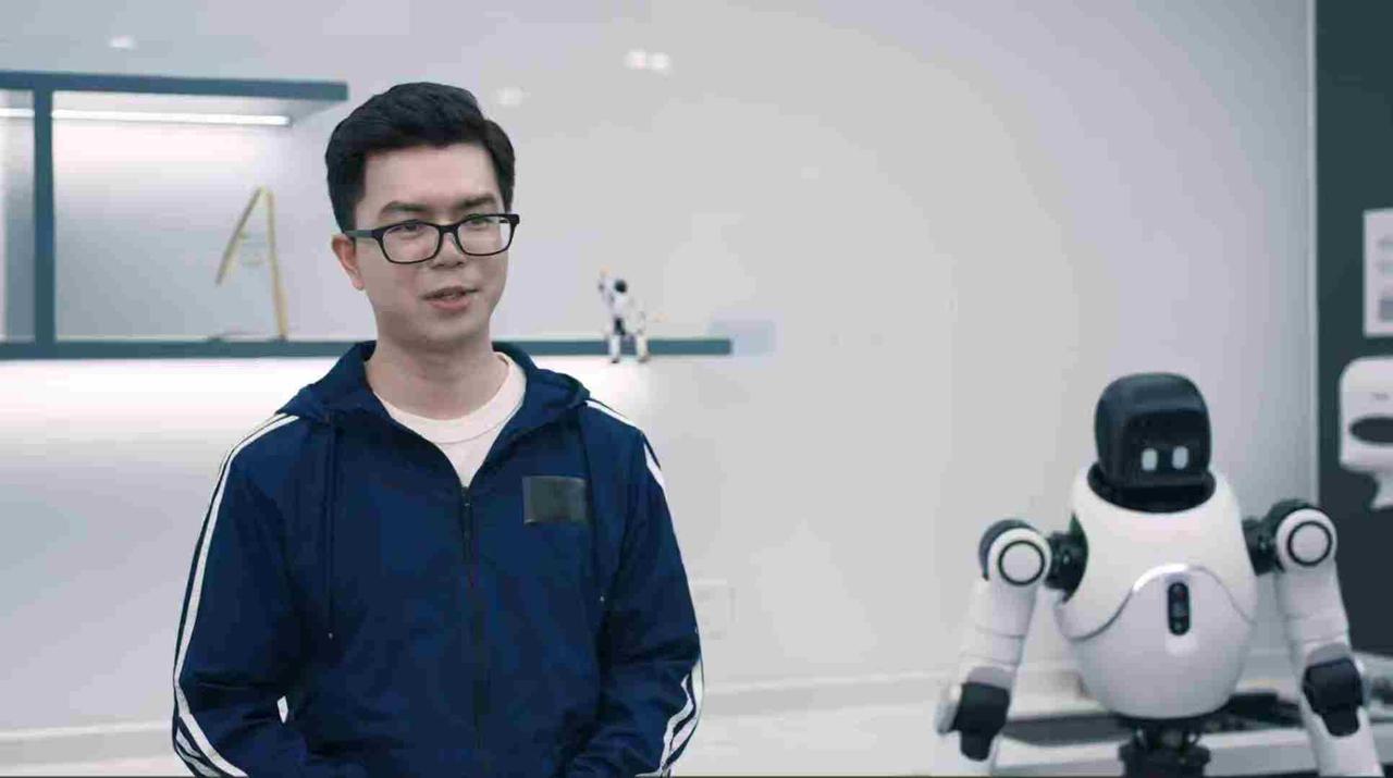 不用专业设备，不用懂编程，你随手拍的一段手势舞、一段演讲动作，上传到平台后，AI