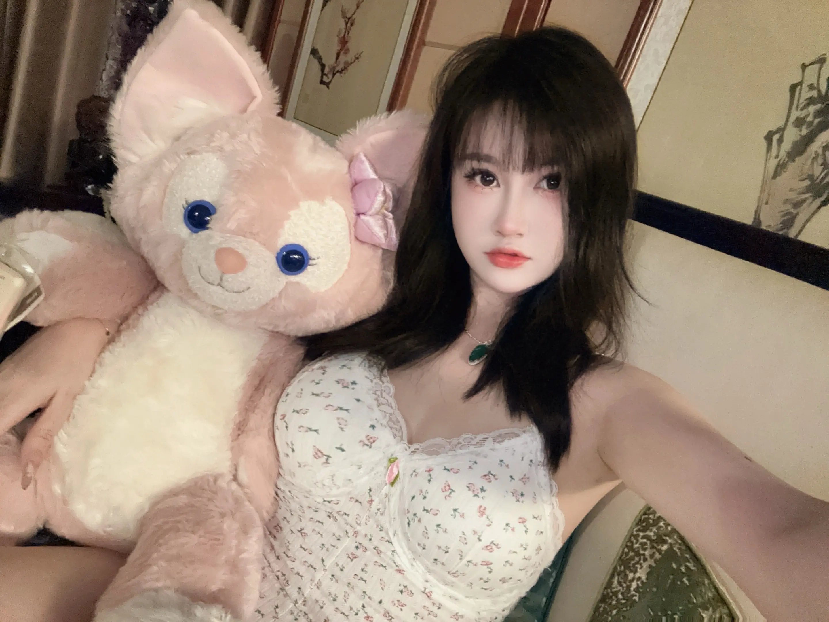 在这吵吵闹闹的世界里 我只想躲进你的怀里