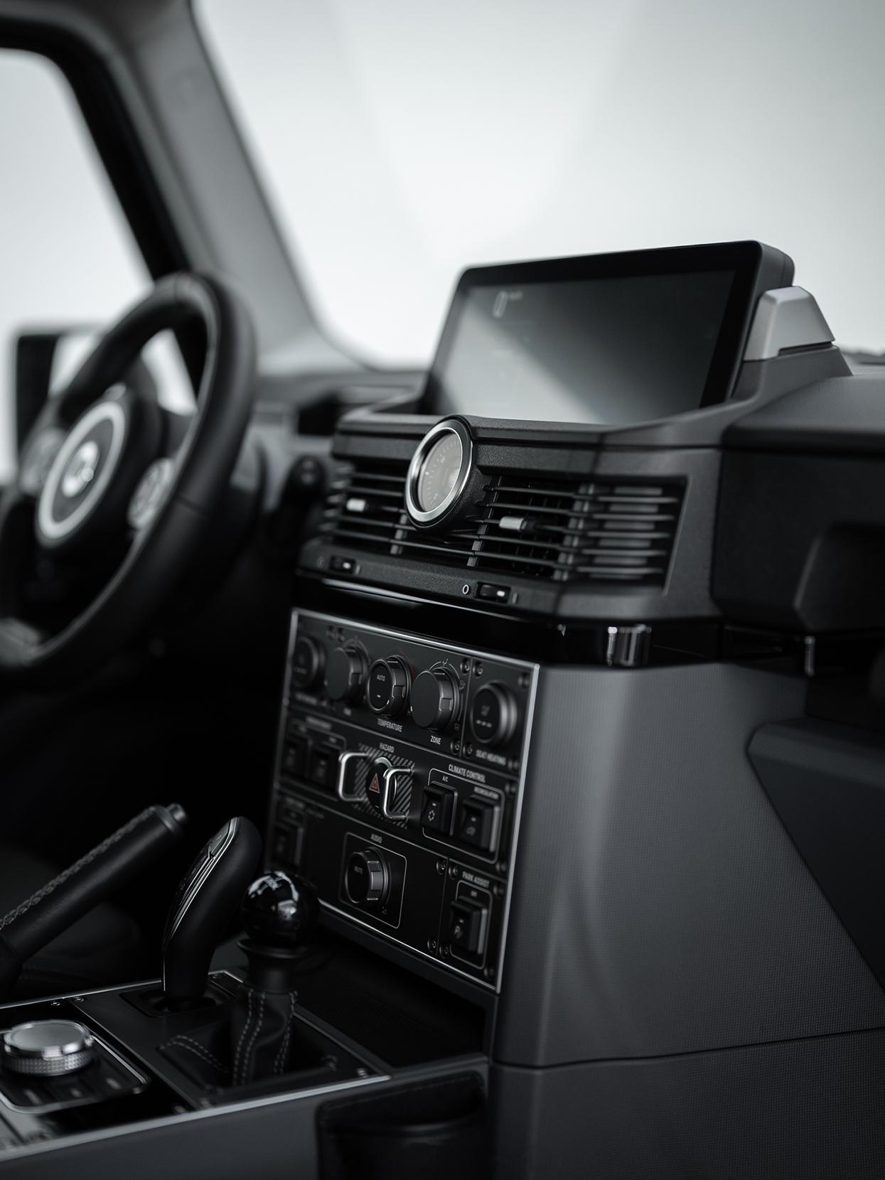 顶火关注全球优秀越野车，并以其为基底打造顶火限定版，带给大家。掷弹兵的诞生来自于