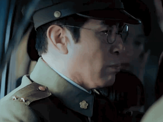 于和伟捧回第3座白玉兰奖杯 第3座白玉兰奖杯，于和伟值得！每一个角色都有厚度，都
