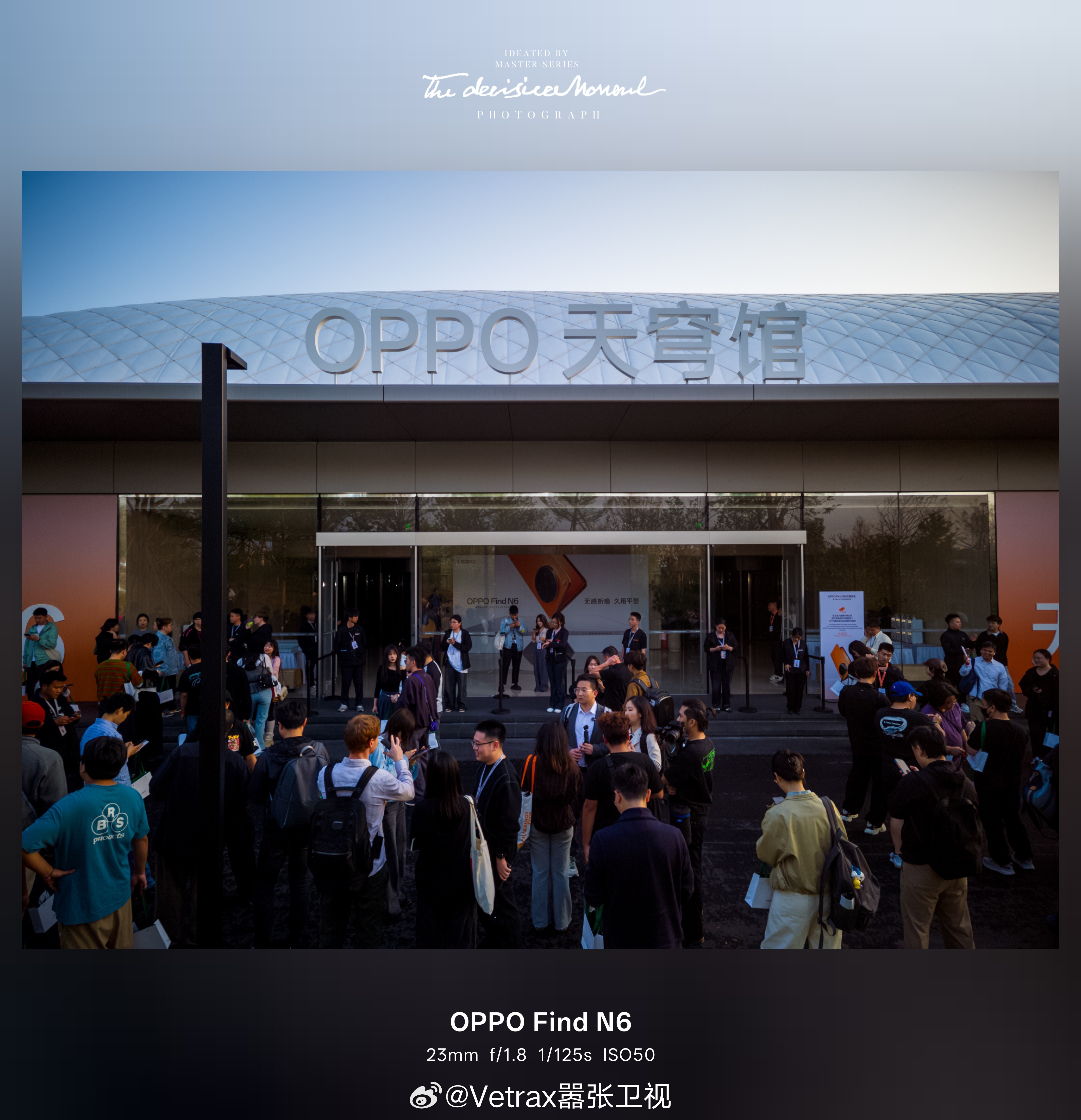 又来 OPPO 滨海湾园区了。不过是第一次来园区里 OPPO 自家的天穹体育馆，