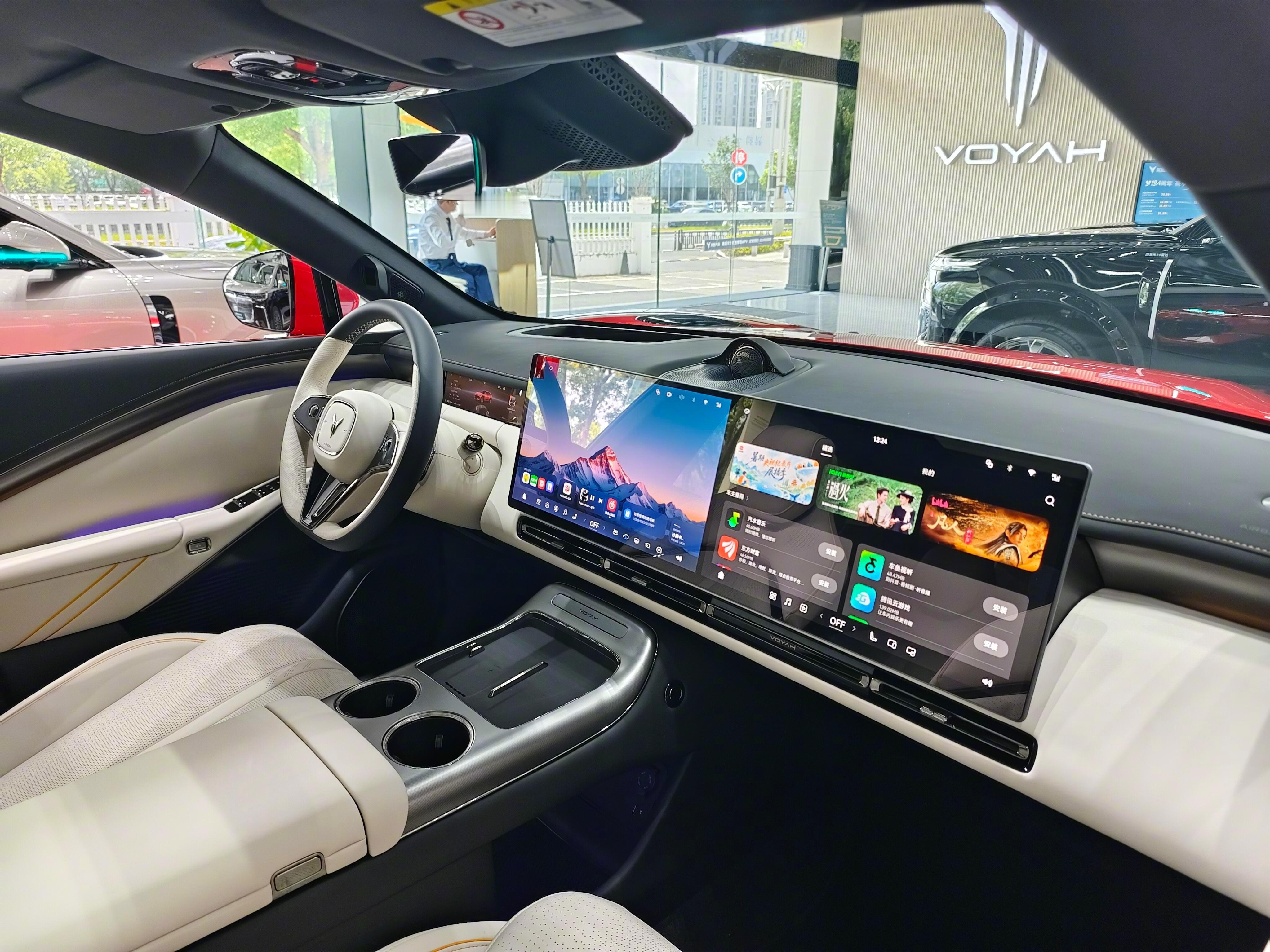 中大型纯电SUV，轴距3000毫米，CLTC最高740公里，全域800V支持5C