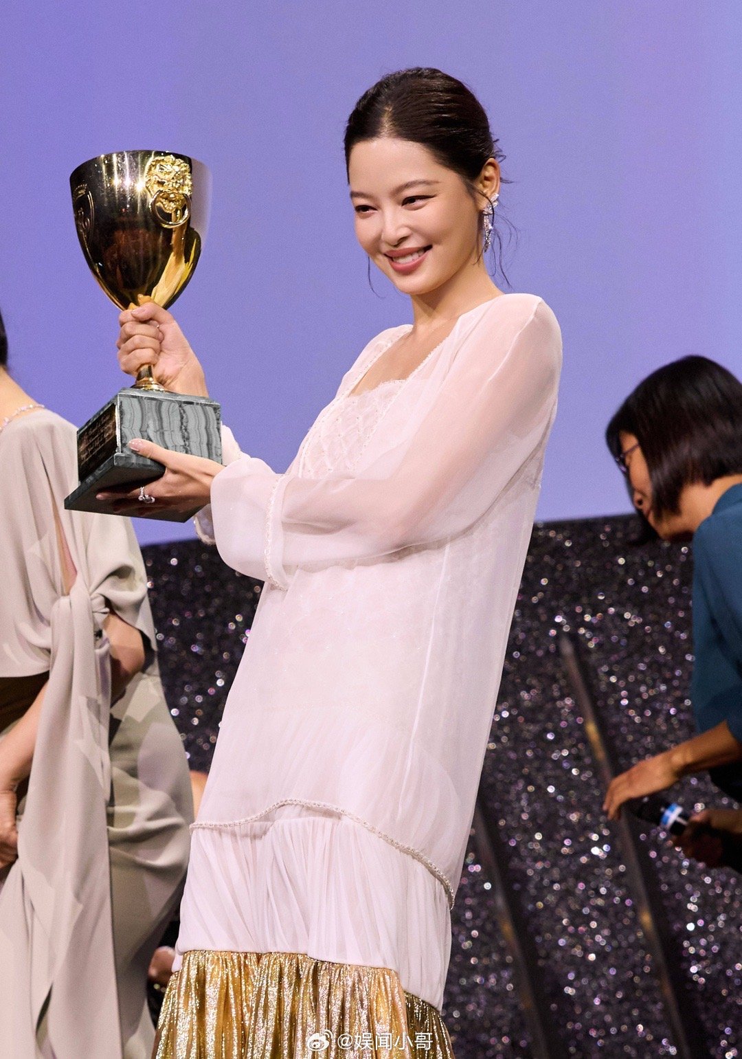哇塞！辛芷蕾拿奖对华语影坛的意义 超重大哒！她可是内地唯一威尼斯影后哟，以后要带