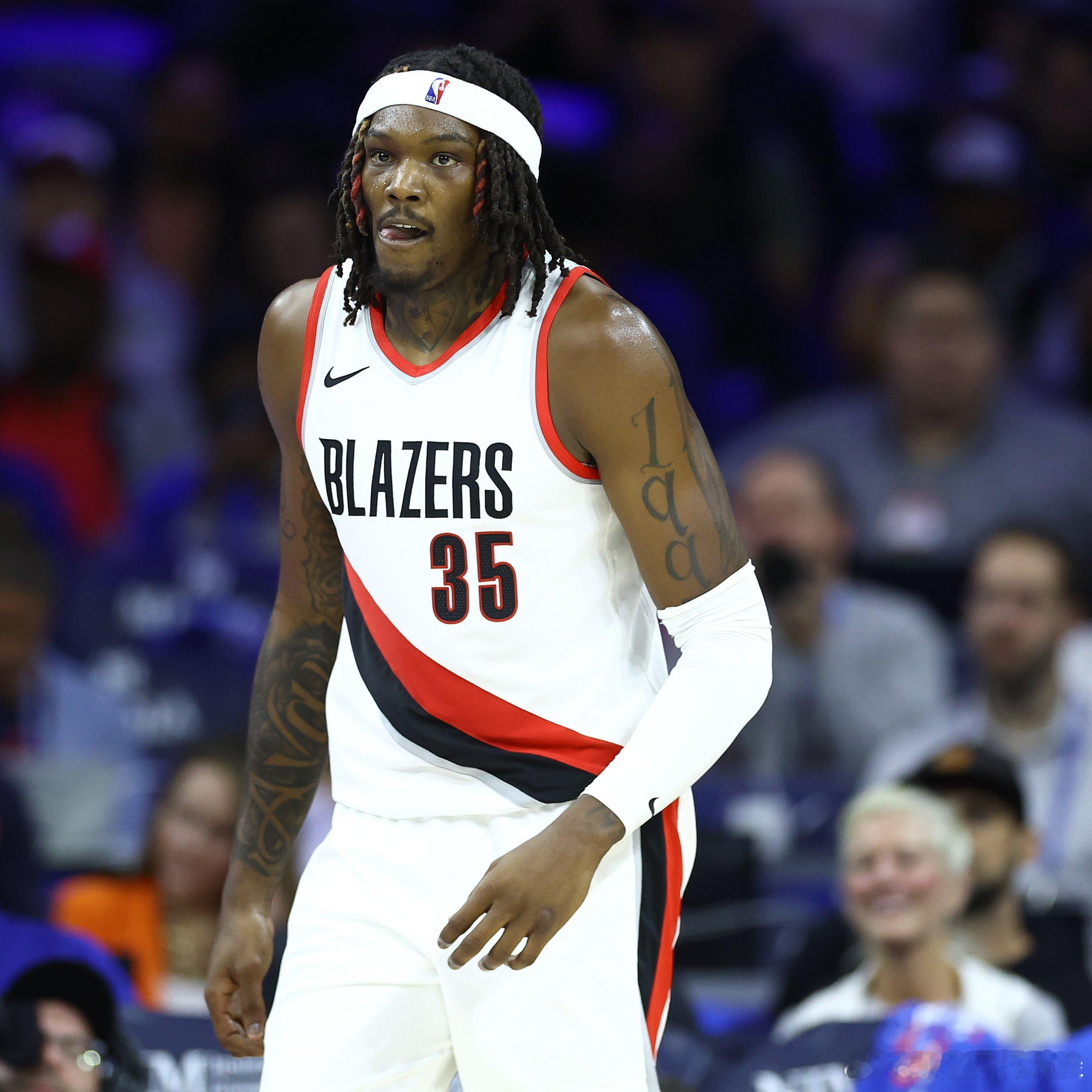 罗威复出让杨瀚森的即时上场机会变小！杨瀚森目前是球队内线的第三或第四选择。首发中