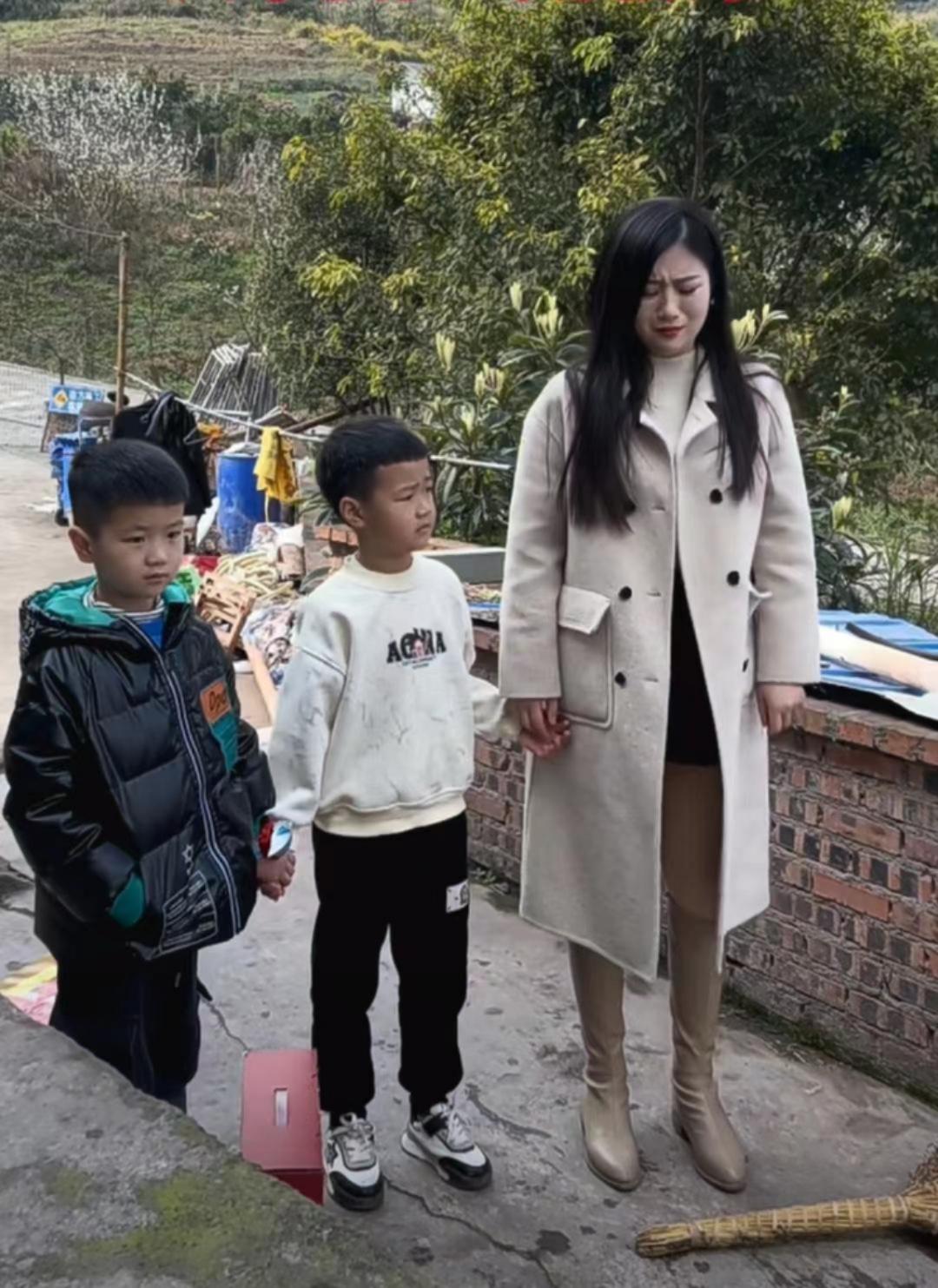 这才是缘分，兜兜转转还是你！
男子和女子是上学时的初恋，进入社会后就再也没有相见