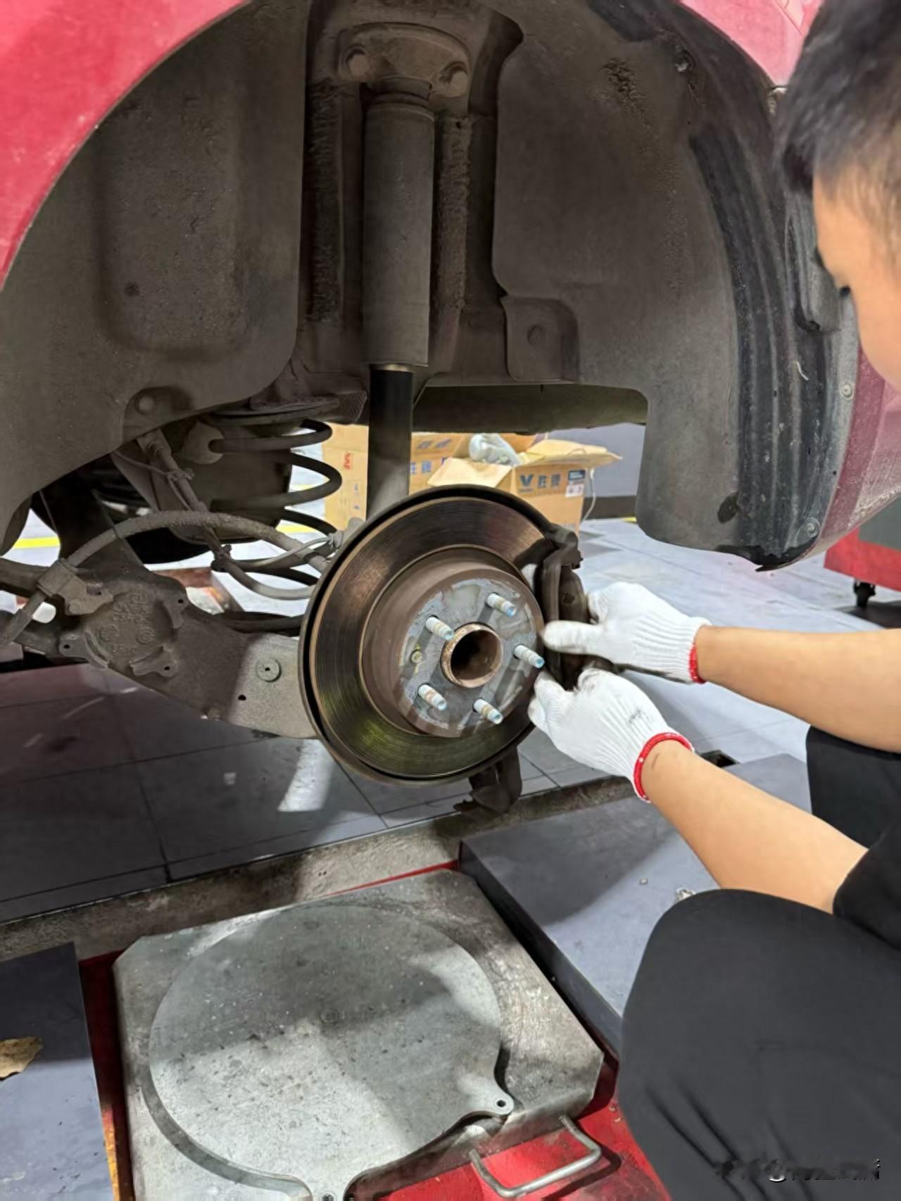 你的车开6万公里后，车上这几样最好换掉，别为了省钱冒风险
一、正时皮带：发动机的