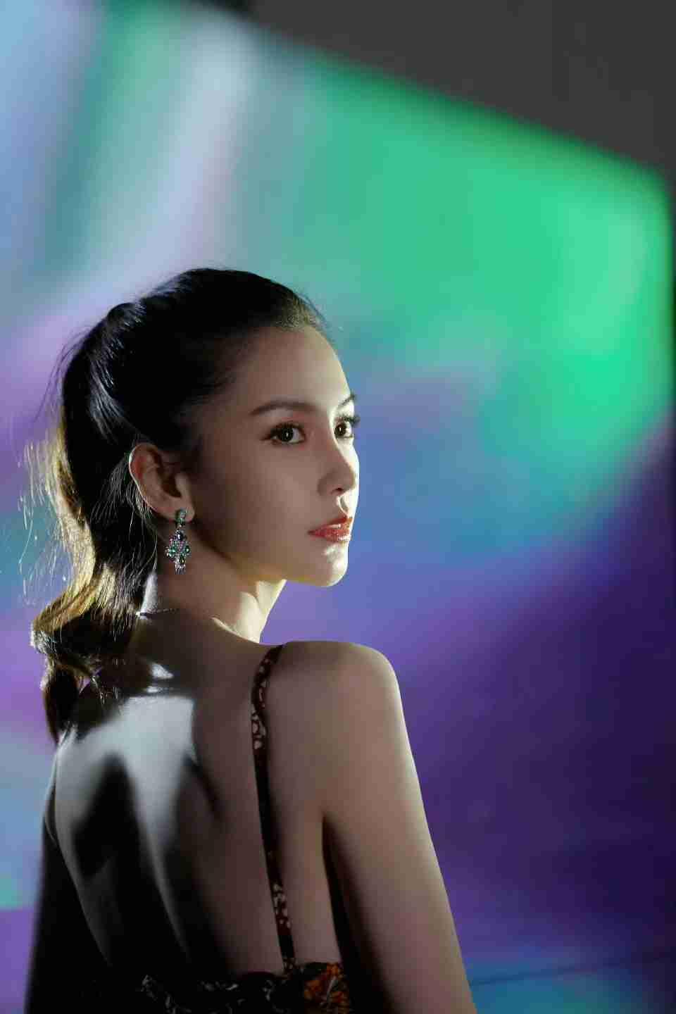 杨颖带定位晒今日生活
我的今日状态：😁轻松愉快
我这里的天气：☀️晴天