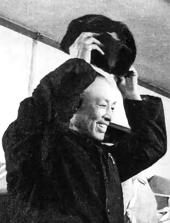 1975年， 周养浩 被特赦，重获自由后，国家允许周养浩去任何地方，周养浩提出：