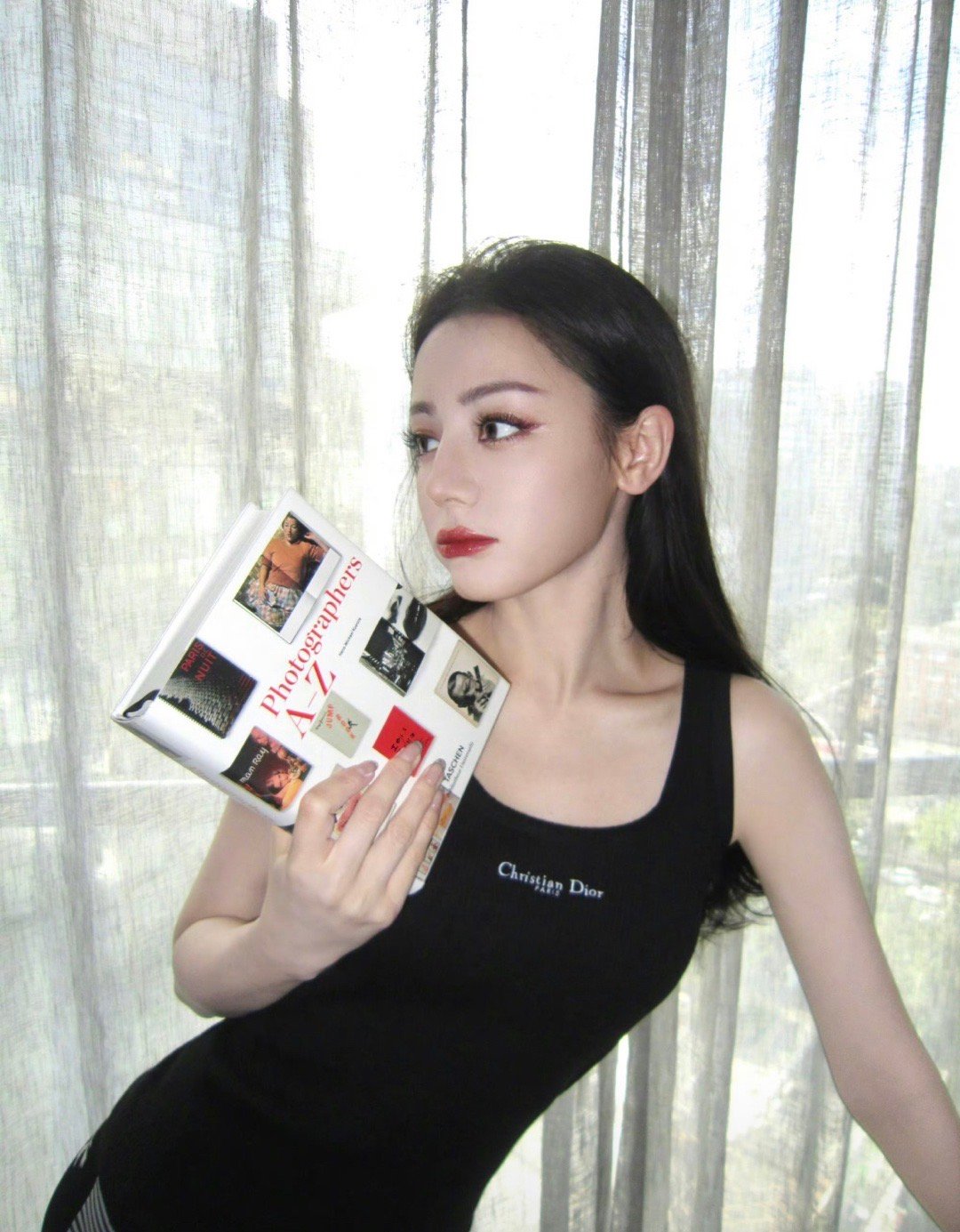 迪丽热巴今日营业好久不见的姐宝，好漂亮～ ​​​