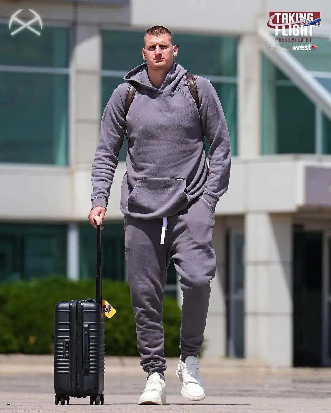 作为篮球迷，你希望今年的NBA 大结局是下面哪一种？

1、约基奇二度封王、加冕
