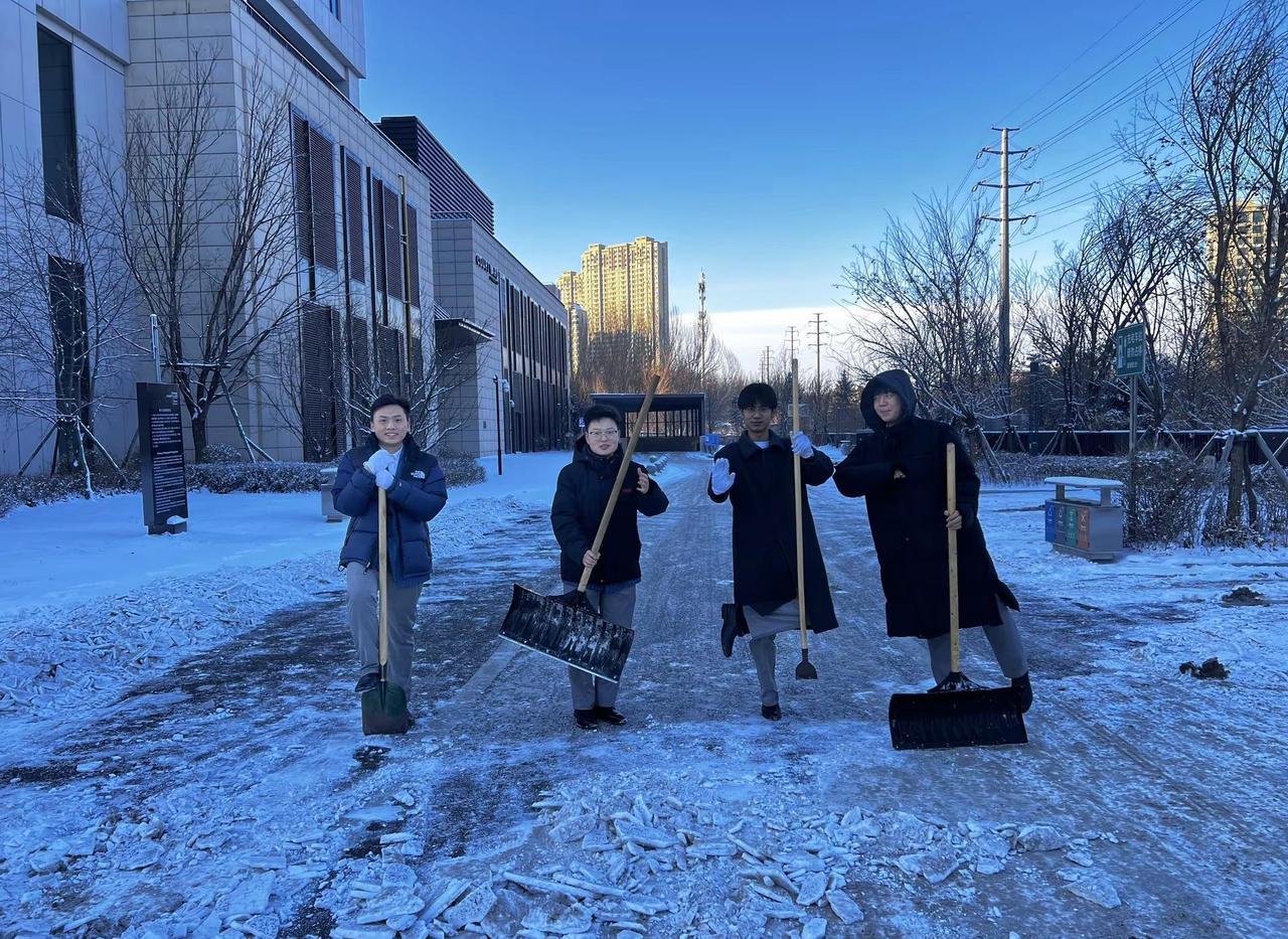 长春汽开男模扫雪队