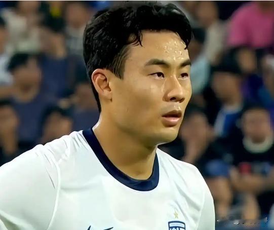 山东泰山后防线真成筛子了，老的老，小的小，关键时刻总掉链子。
这时候盯上朴志洙，