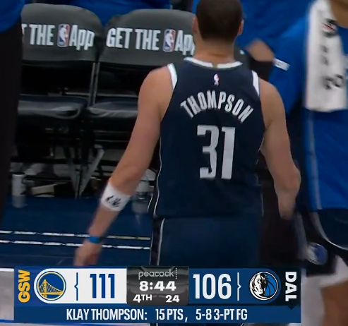 克莱今天真的厉害勇士每次要把分拉开 他都能三分给与反击 目前已经8中5了 勇士v