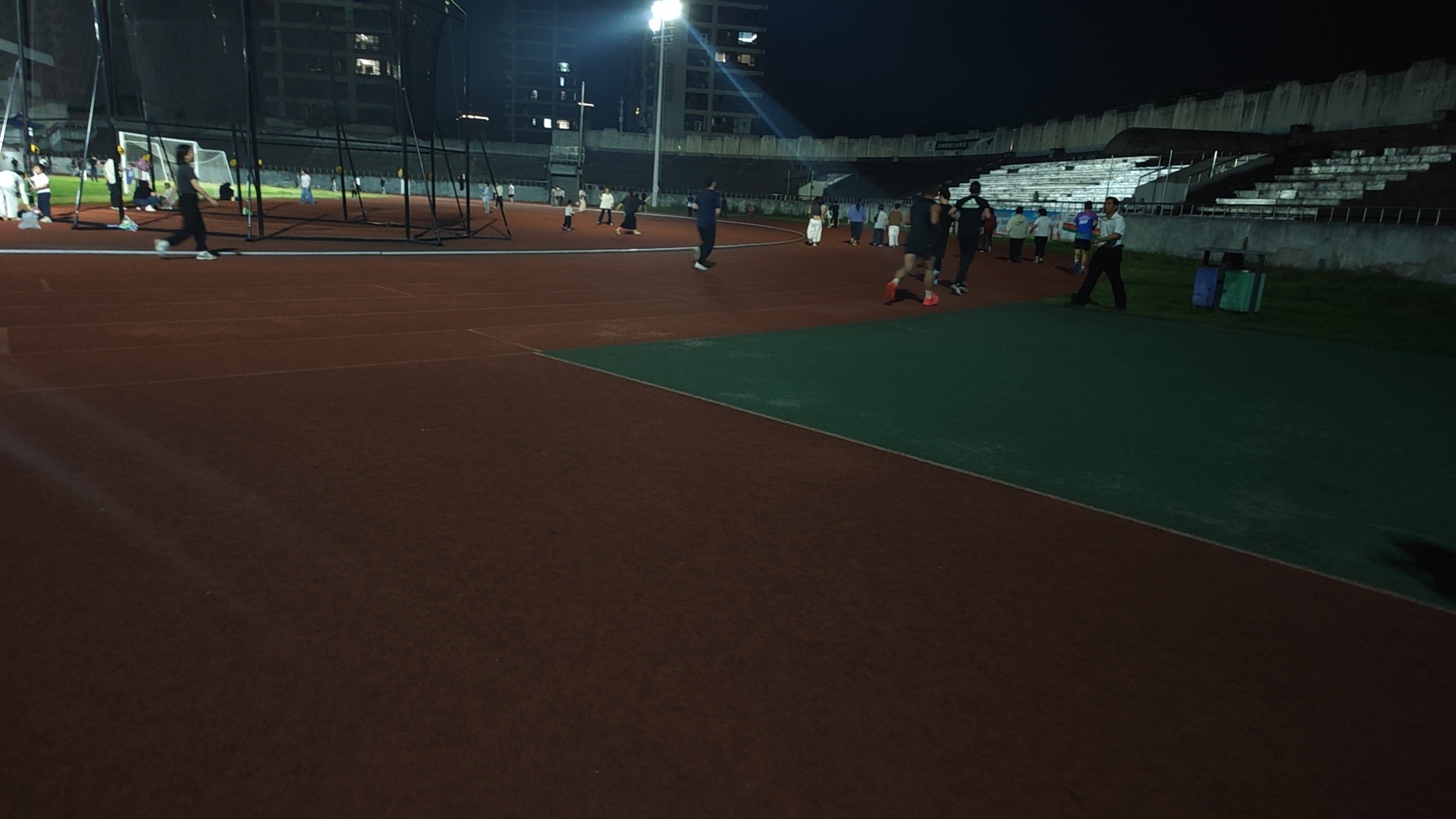 不用追求速度，只要保持向前就很好跑完炫半个西瓜补充点水分😋 