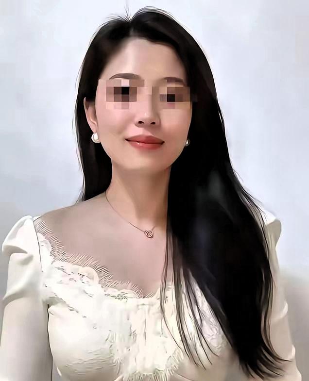 江西，一女子水性 杨花的，在网上同时谈了两个男朋友，女子打扮的很漂亮，身材也是高