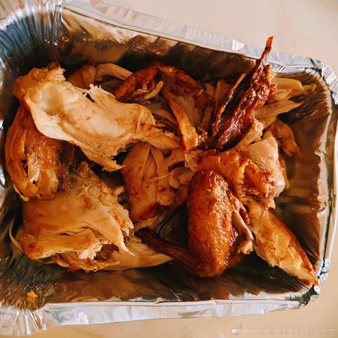 看起来很美味啊 一个蜜汁香扒鸡一个风味卤鸡 