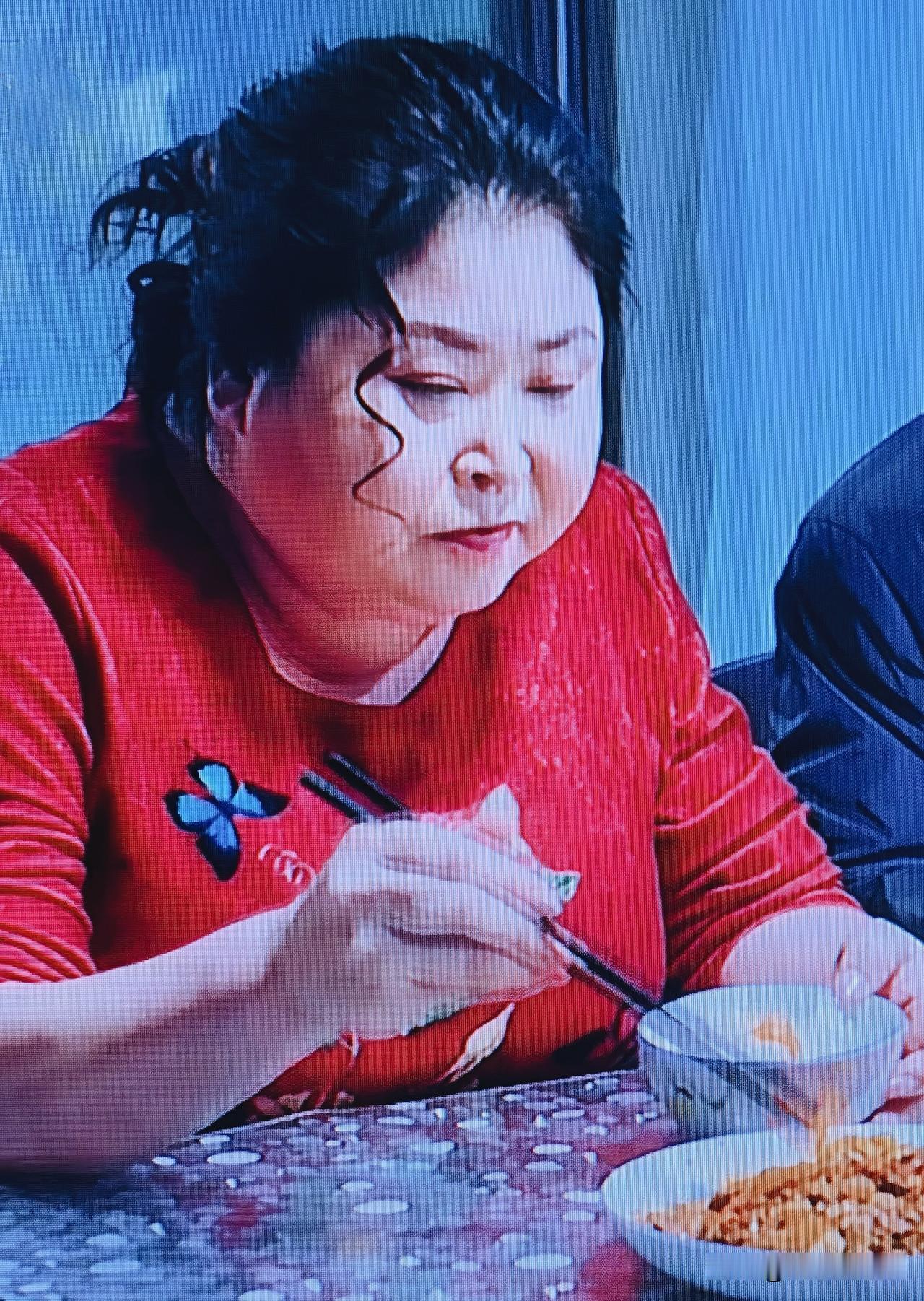 《米良与麦青》，

发现一个特有意思的演员，

就是剧中饰演“面条子”妈的那个看