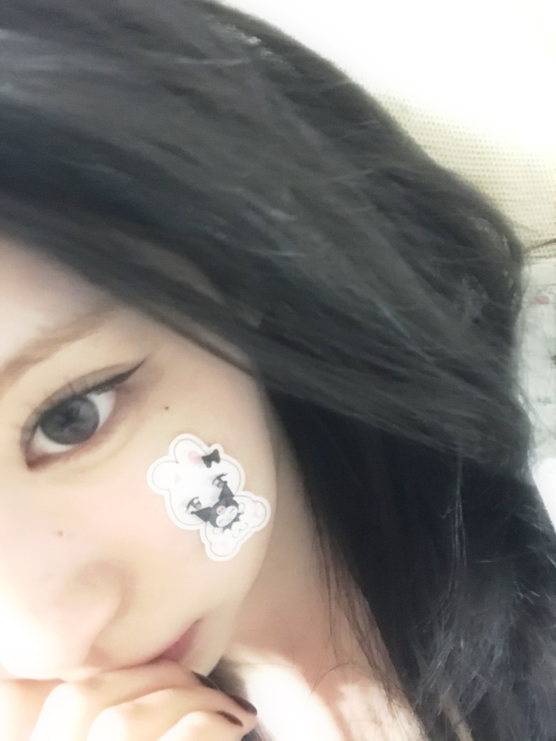 美商极高且善用各种贴纸装饰自己的萌萌小女孩😚asa