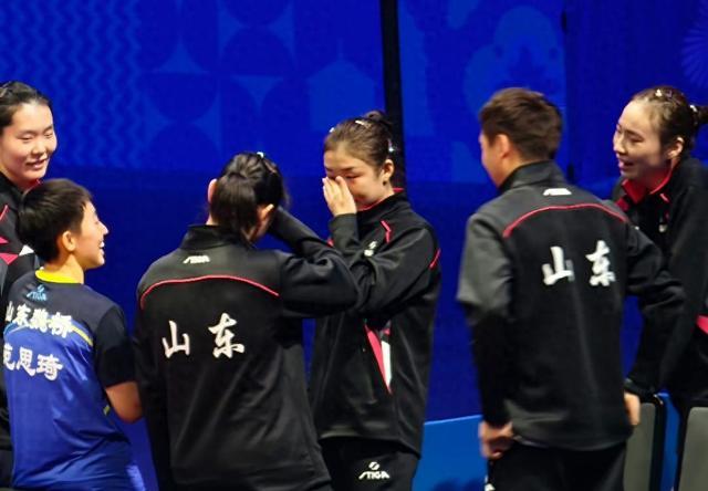 泪目！31岁陈梦带队夺金：女团登顶喜极而泣，结束全运会最后一舞
北京时间11月1