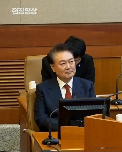 因弹劾而被停职的韩国总统尹锡悦向政府和地方政府发出“调动一切可用资源扑灭火灾”的