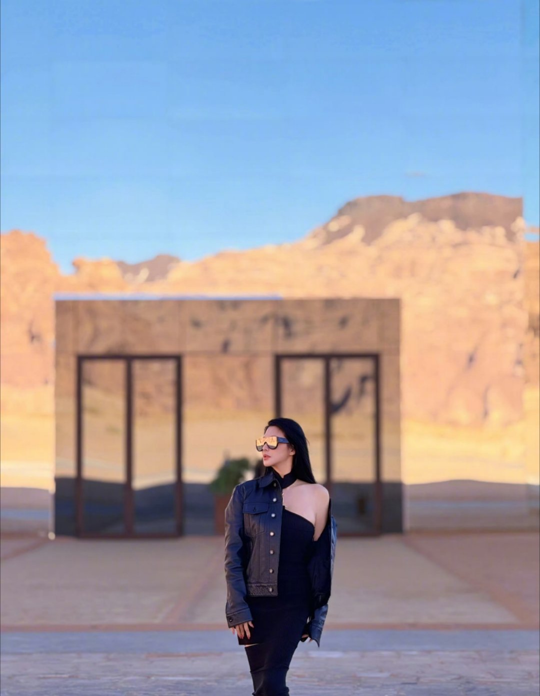 张雨绮发这么多美照是不是知道我们想你啦！！ 