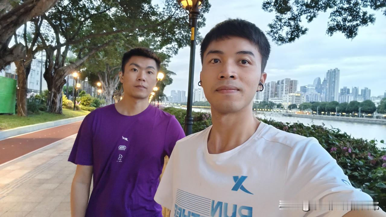 为了去广州市区二沙岛跑个步，我和室友坐地铁，转了几趟车，来回3个多小时的折腾，这