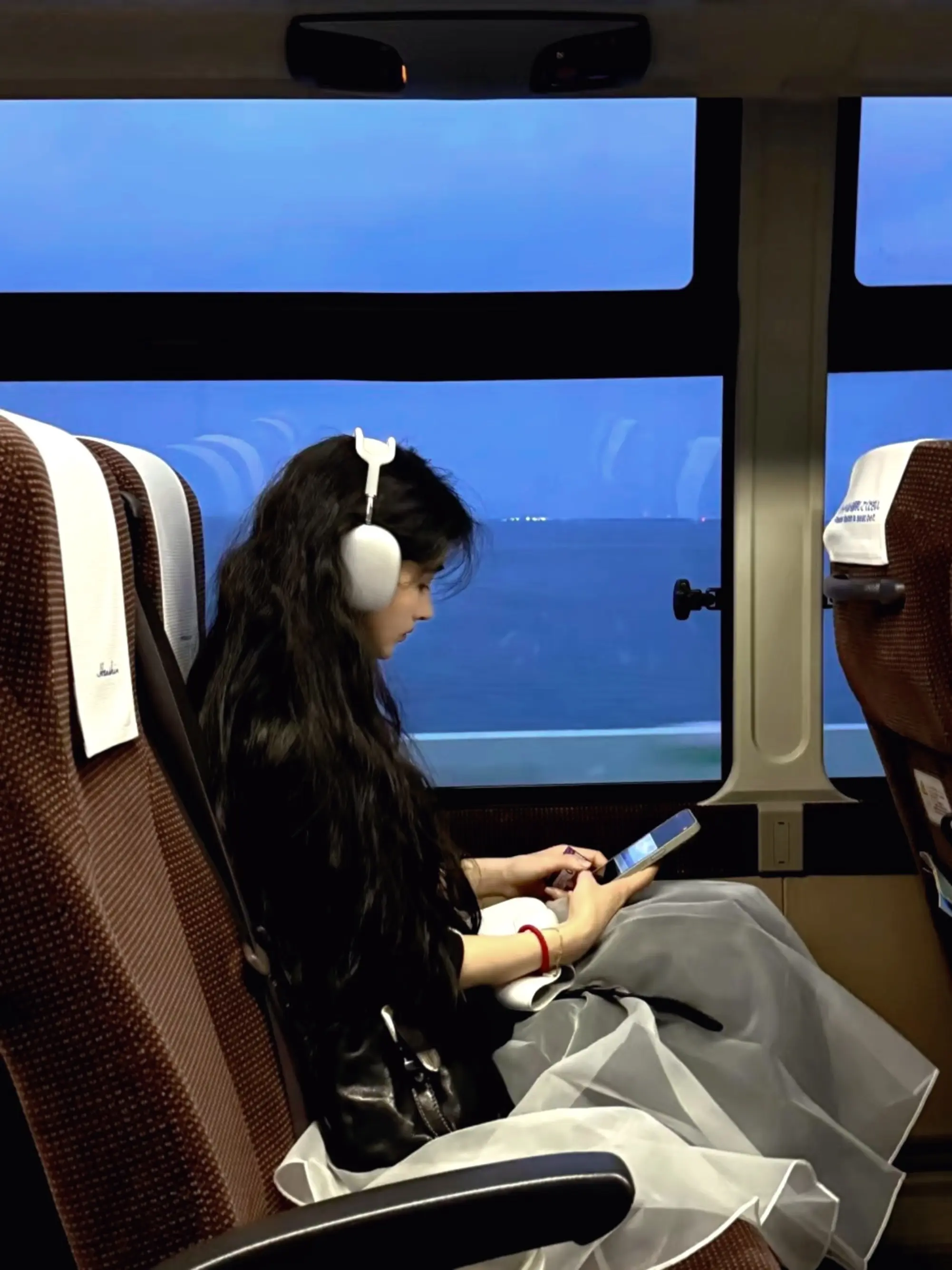 把不满的心情和脾气调成静音模式  然后不动声色的打理自己 好好生活.
