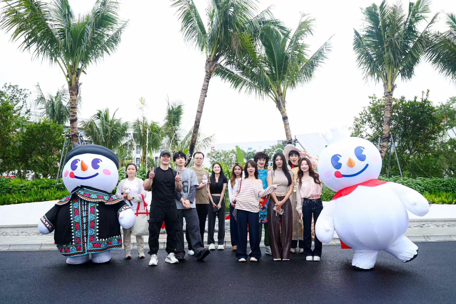 在郑州偶遇雪王主题彩绘飞机海南航空两架“雪王”主题彩绘飞机昨天正式上天啦！看到雪