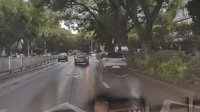实现随意变道，想跑都跑不掉，喜领全责。