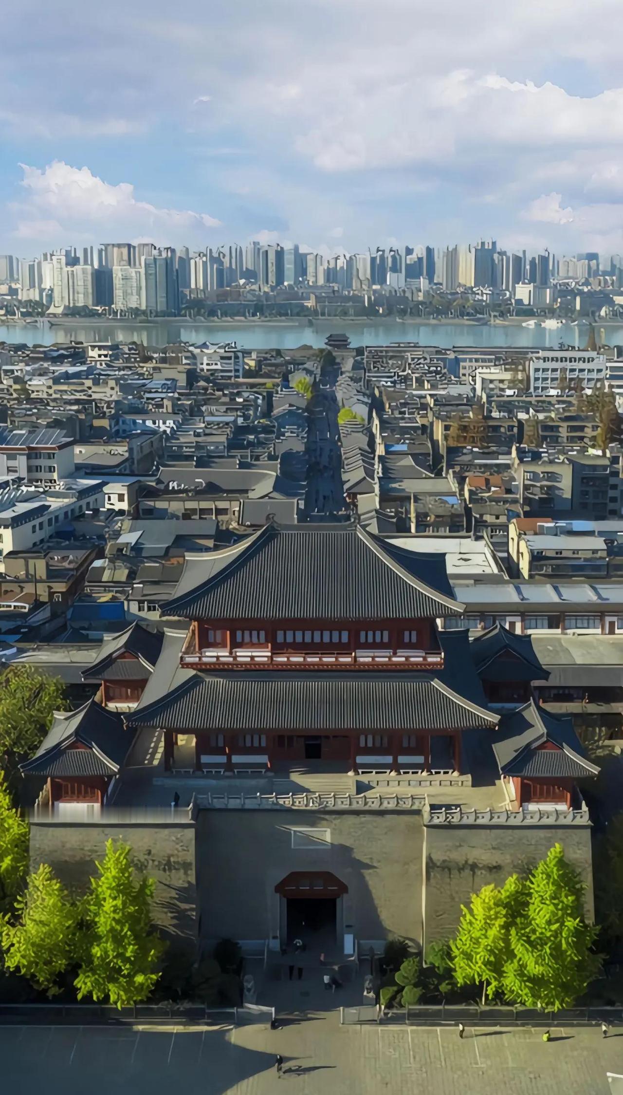 襄阳是唐代诗歌版图上一个独特的精神坐标。它不仅是“山水田园诗派”宗师孟浩然的故乡
