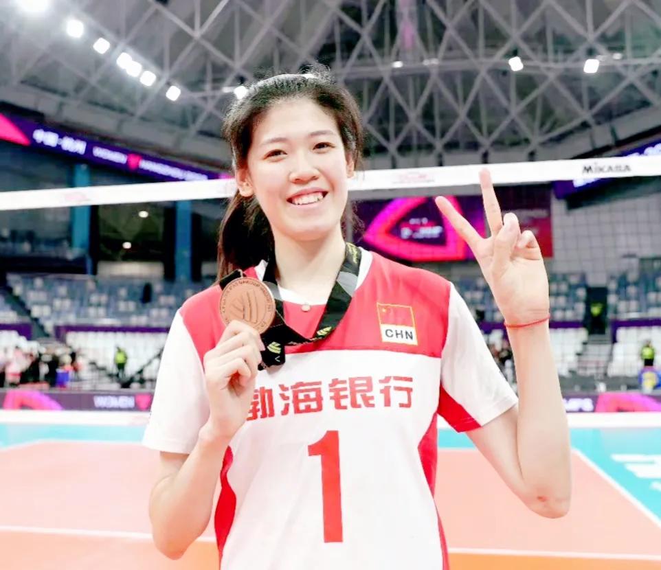 李盈莹的“最佳主攻”没啥可嘲讽的。
#2023女排世俱杯# 比赛结束后，李盈莹被