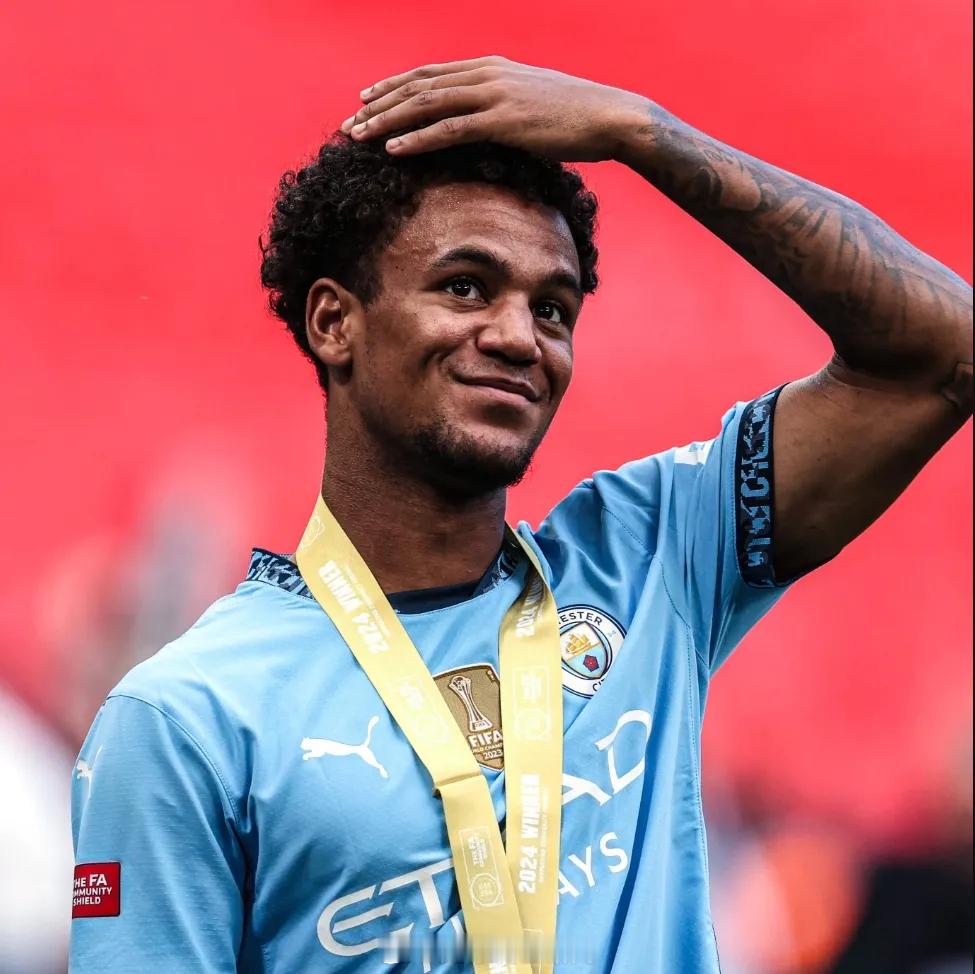 罗马诺消息，奥斯卡-鲍勃可能在一月份离队，假如塞梅约加盟曼城，那么鲍勃将认真考虑