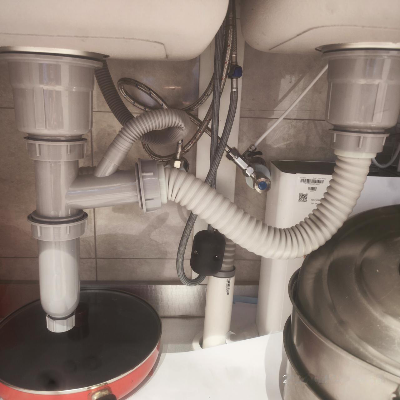 一个家庭就是一个互助组。该男人做的事男人做，该女人做的事女人做。分工合作生活快乐