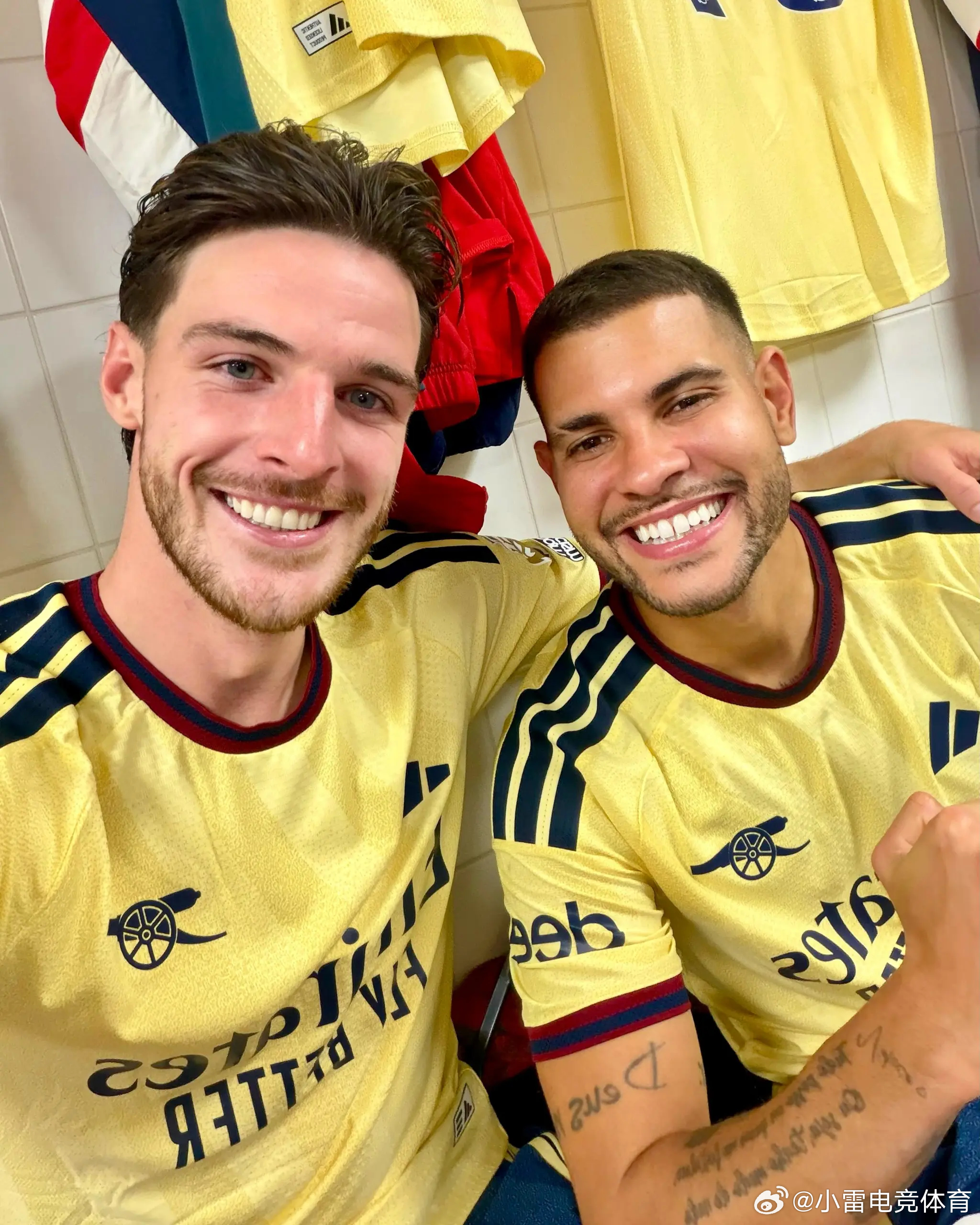 英超第4轮，阿森纳客场2-0击败桑德兰。赛后，本场助攻吉马良斯破门的赖斯在社媒晒