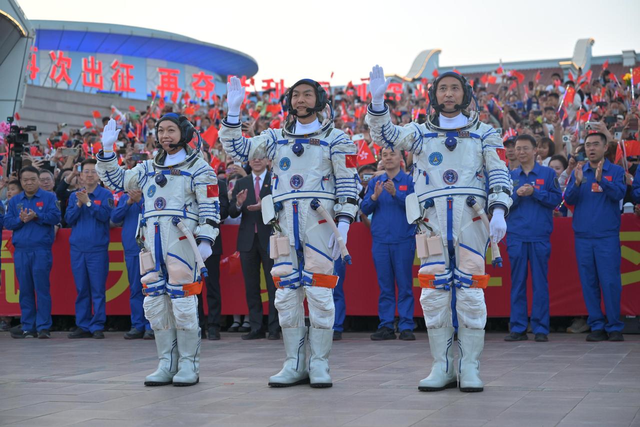 🚀 新闻快讯：神舟二十三号载人飞船成功发射
 
北京时间2026年5月24日2