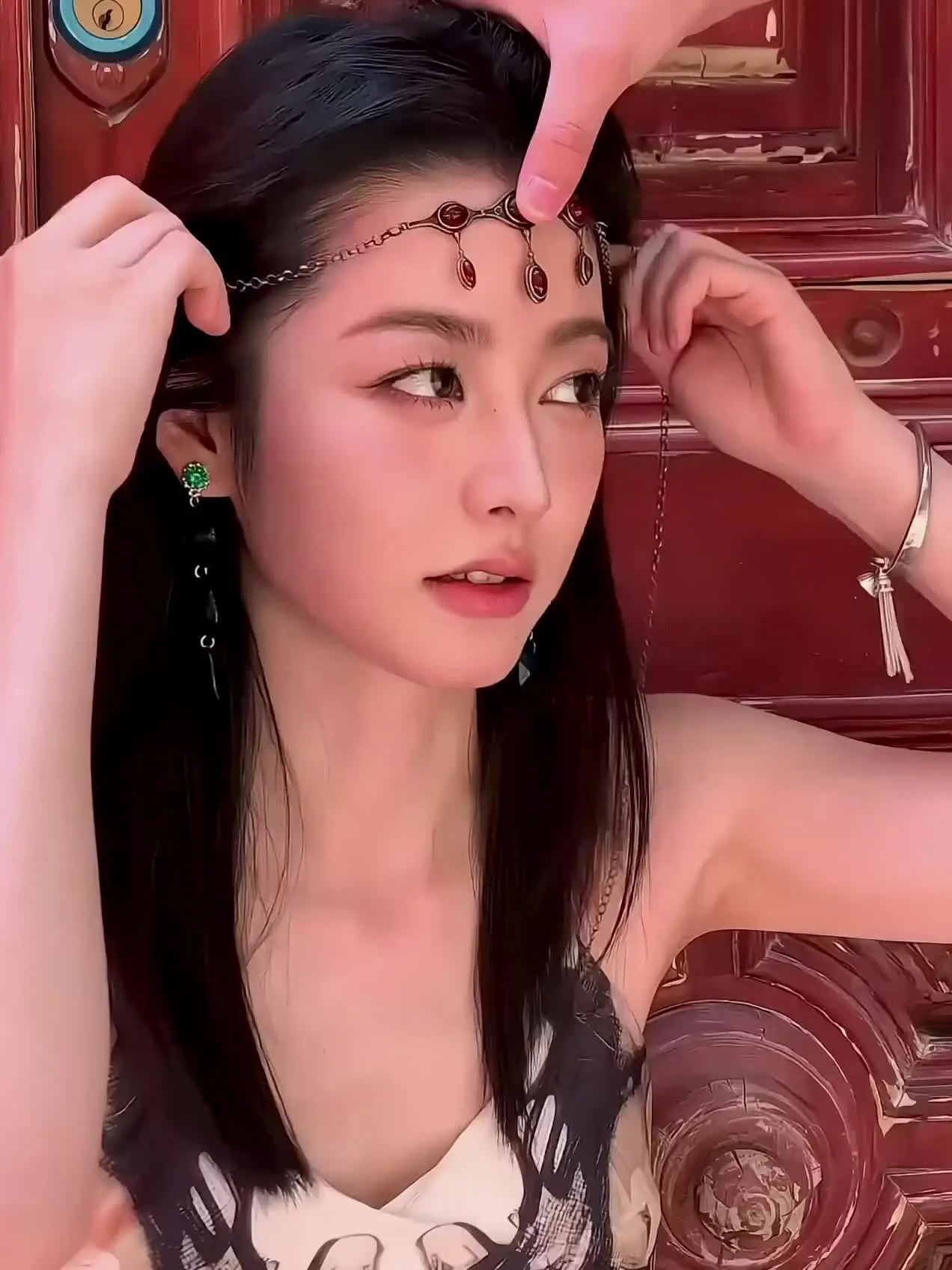 精神世界丰盈的女人 你和她炫耀什么都没用 她的世界是山川河流 是世间万...