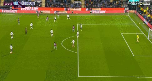 伯恩利2比2曼联代理主帅弗莱彻首战，曼联客场2-2伯恩利，换帅未迎开门红，联赛三