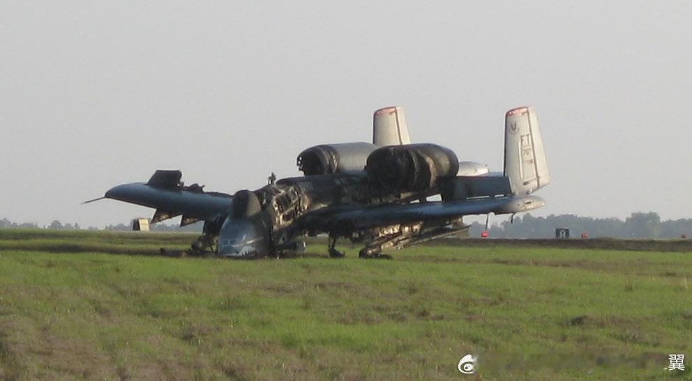 2010年5月的A-10C穆迪基地坠毁事故，飞行员因误判做出中止起飞决定，导致飞