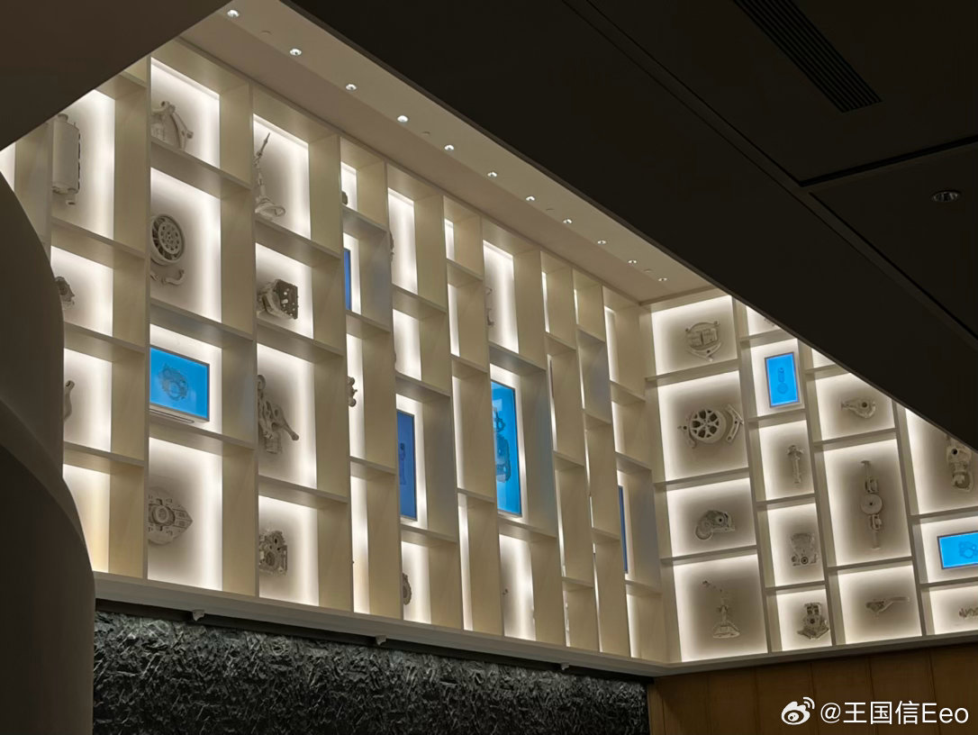 于东来说的“情趣酒店”，长城自营的爱情酒店，装修很有特点，早餐餐饮丰富，干净整洁