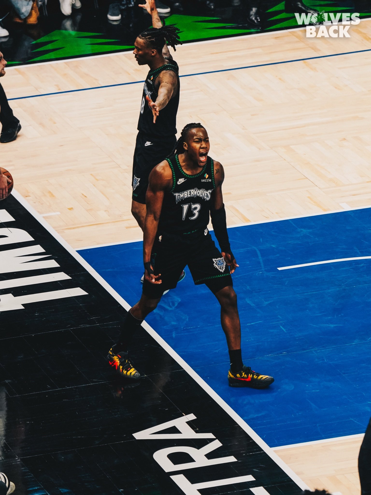 狼这集很痛，很悲壮，但真的太感动了迪温琴佐伤退、爱德华兹倒下，但没有人选择后退，