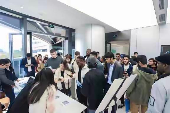 硅谷裁190名印度裔高管吵翻了！三重矛盾戳破“职场神话”
 
硅谷裁员这事儿彻底