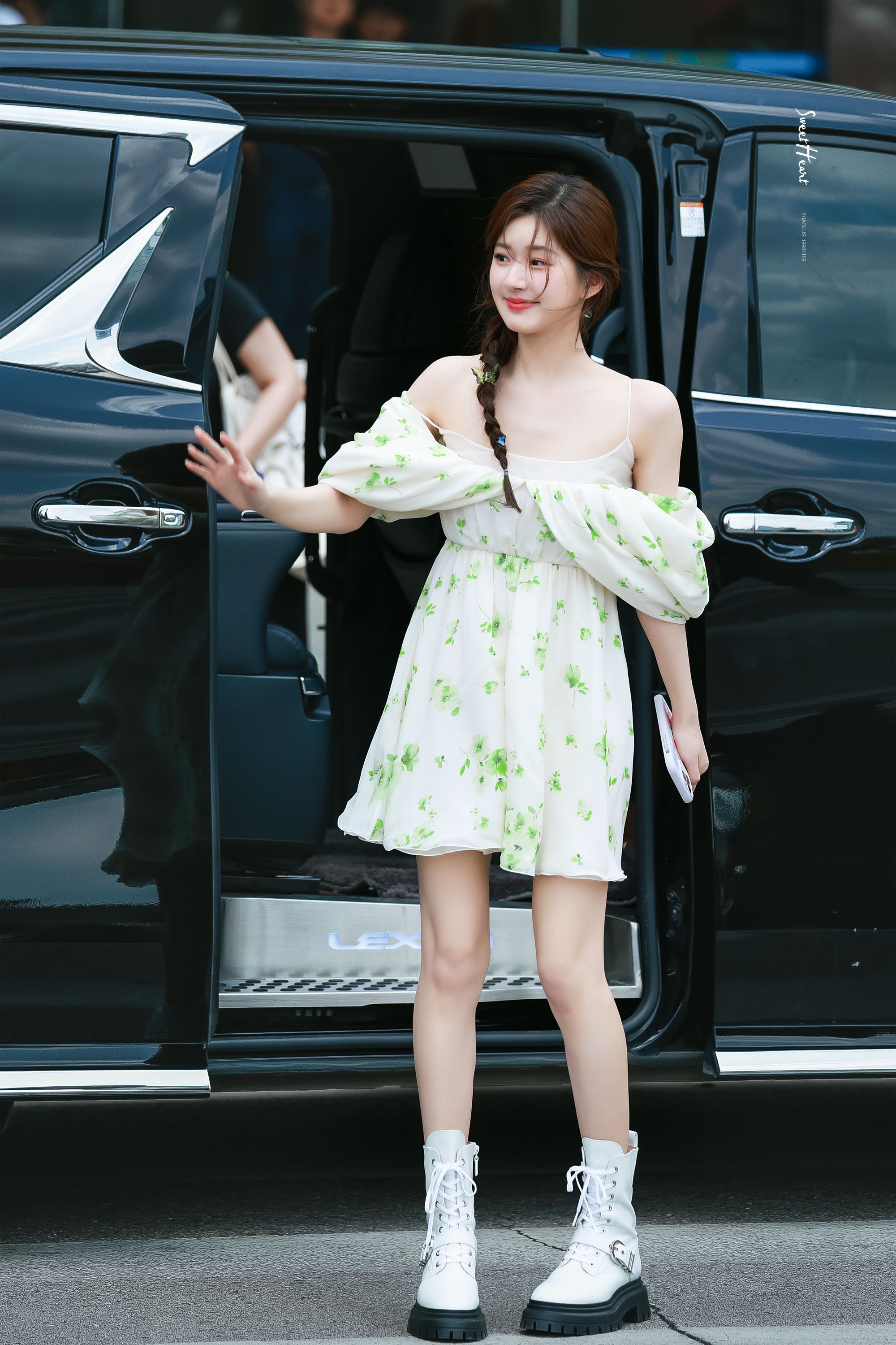 #赵露思[超话]#[兔子]#赵露思神隐# 230823 Hi6上班👜小公主来啦