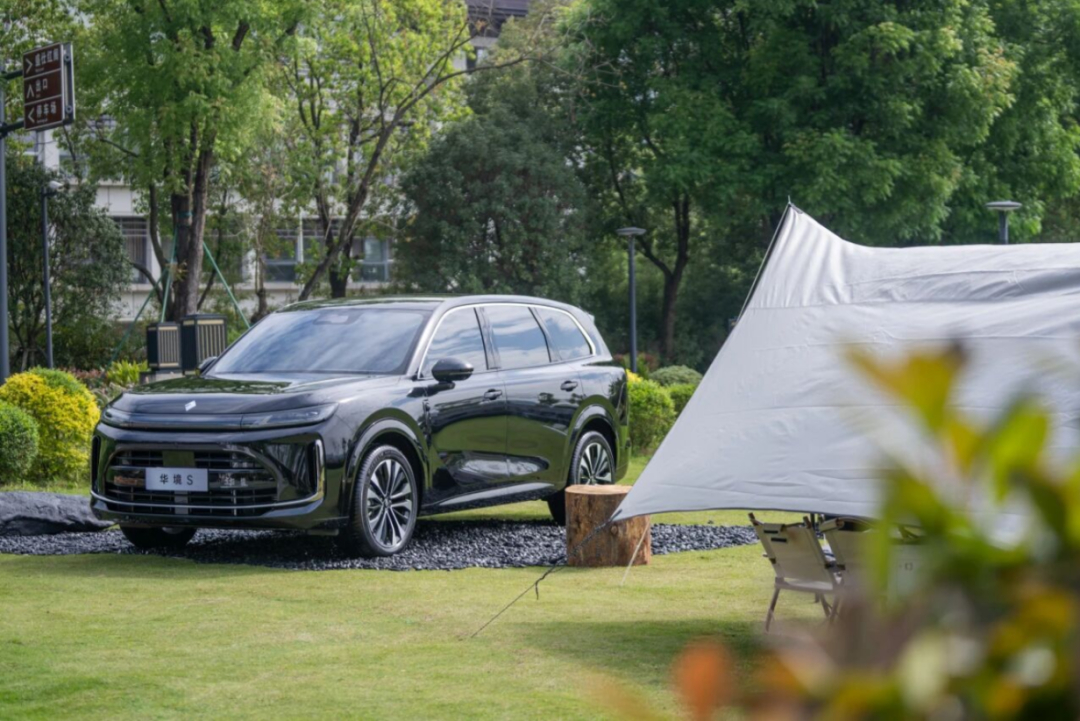 华境S定于5月8日正式上市。新车定位大六座插混SUV，全系标配华为智驾与鸿蒙座舱
