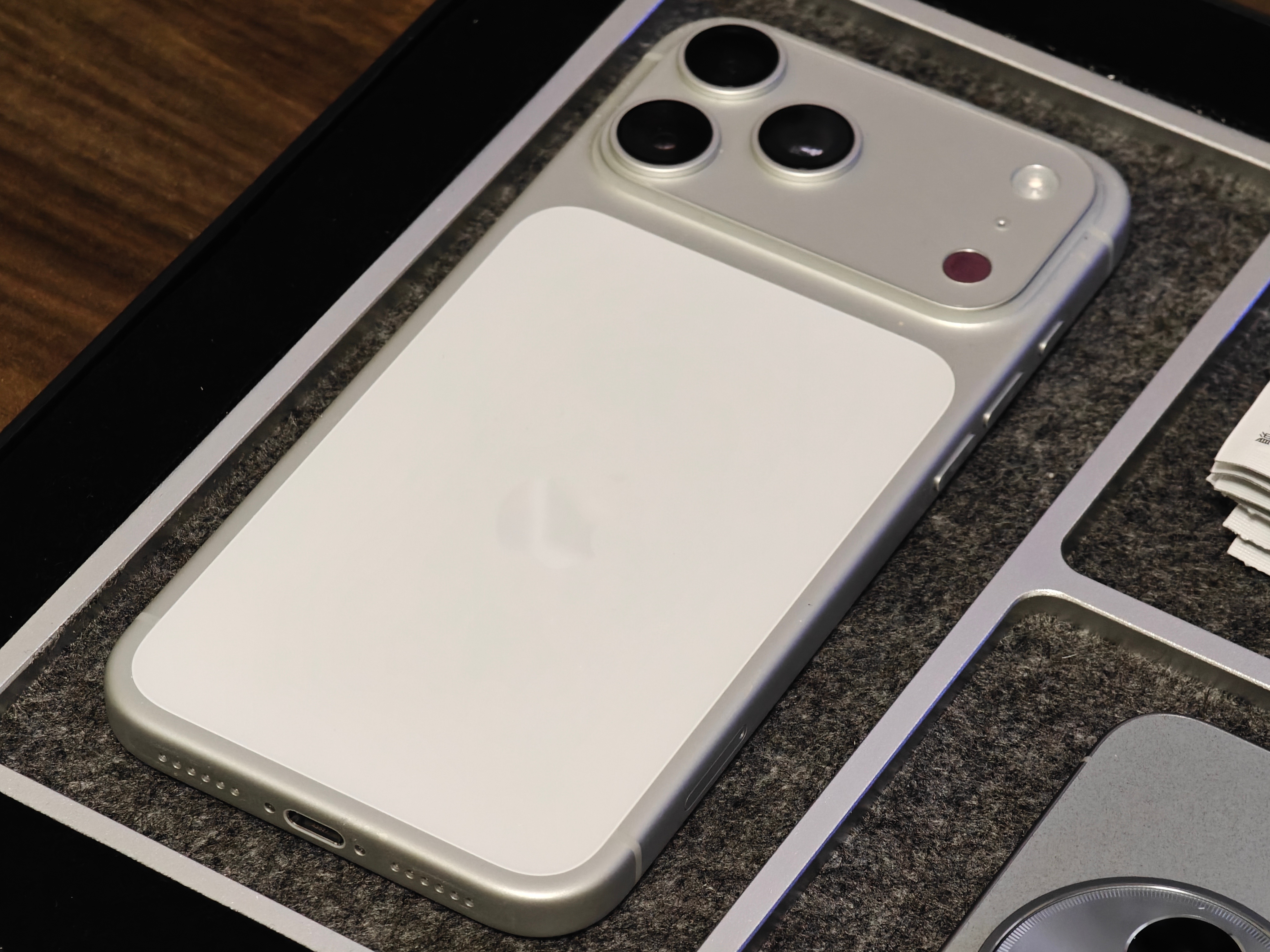 实测iPhone17Pro褪色情况只能说心疼买爱马仕橙iPhone 17 Pro