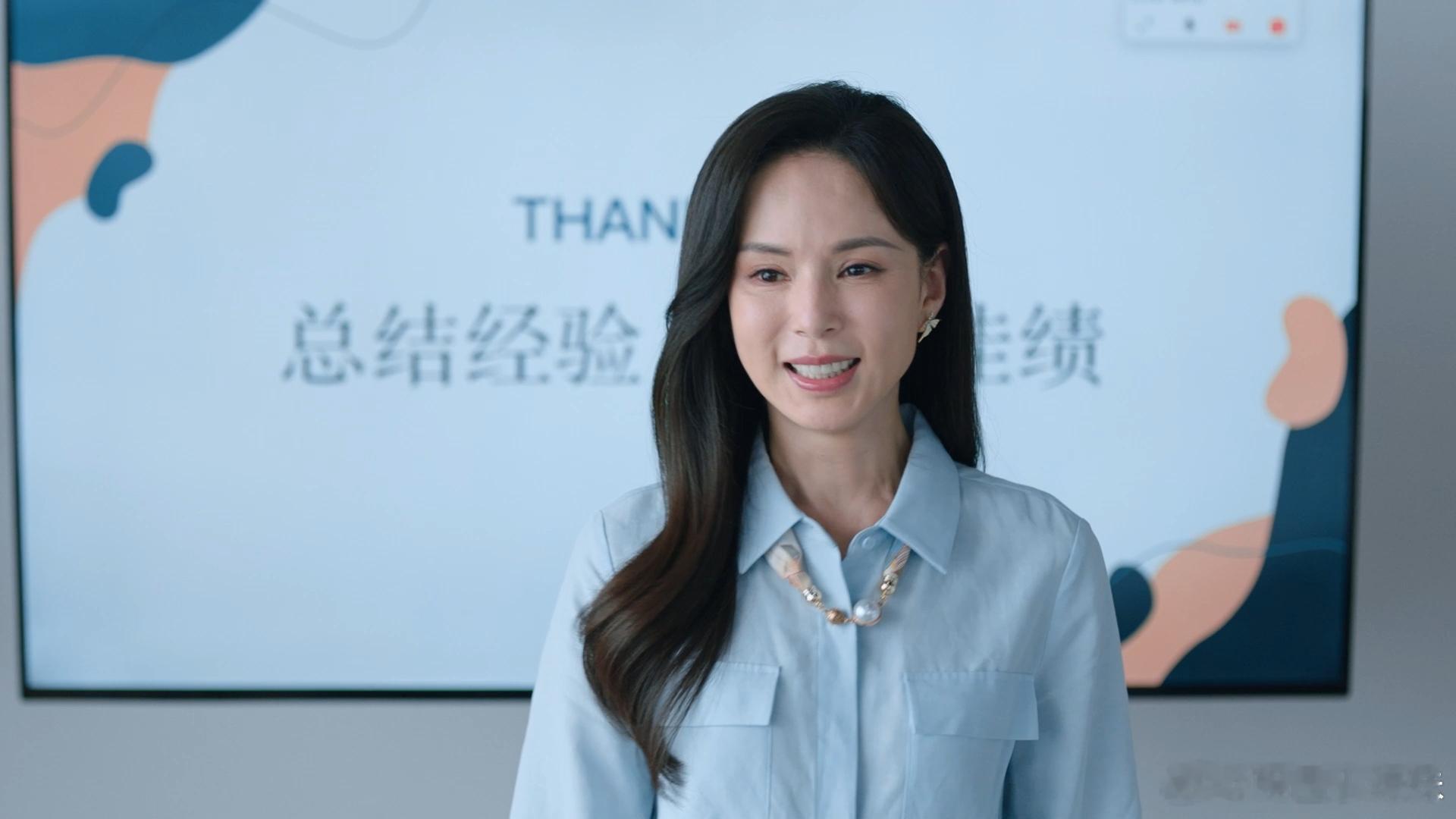 #李若彤职场状态好真实##心疼李若彤#李若彤在职场中的真实表现令人动容，她所面临