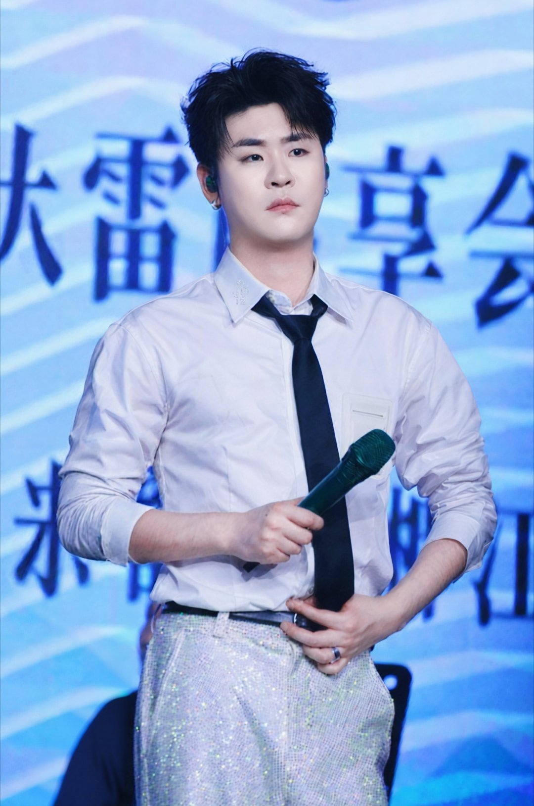 最后一个夏夜-张云雷 最后一个夏夜我的点评：张云雷歌曲最后一个夏夜巅峰潮流榜超会