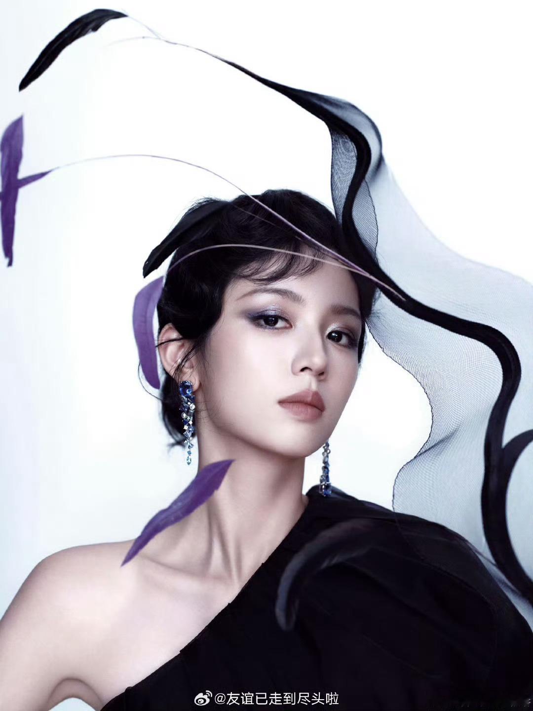 周也w盛典造型有黑女巫，我喜欢的 ​​​