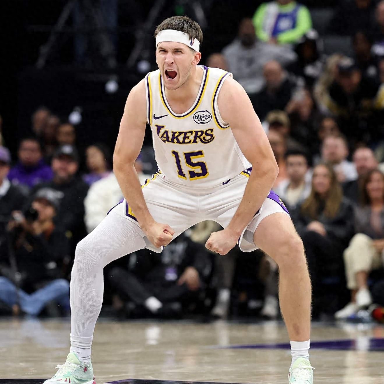 【背靠背失利🏀湖人VS开拓者！背水一战，里夫斯独挑大梁，却难挽败局💔】湖人背