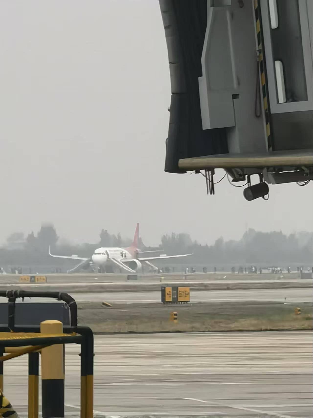 深航冒烟又是普惠发动机
今天石家庄飞深圳的CSZ9138由B-30FP执飞，起飞